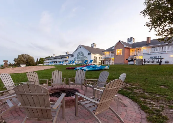 Baymont By Wyndham St. Ignace Lakefront